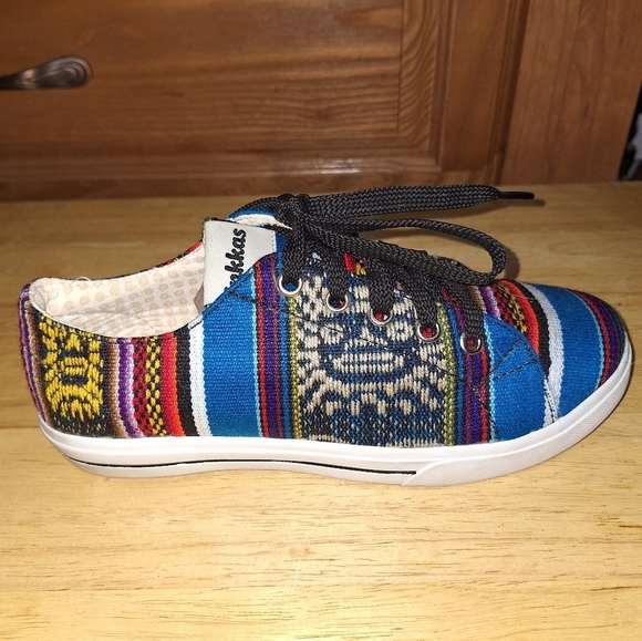 Inkkas Colorful Incan Patterned unisex Sneakers in a women's 5 or men's 3. - Picture 10 of 11